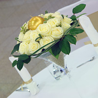 Dekoracja stołów - kwiaty w szkle